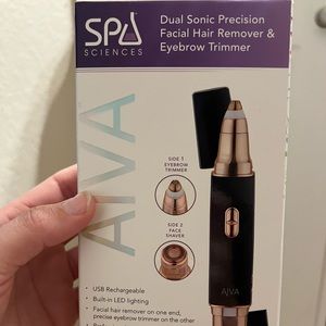Eyebrow and face trimmer